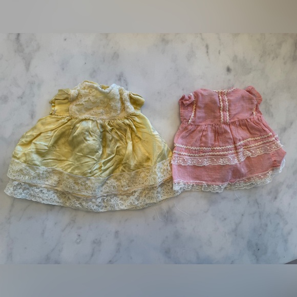 Vintage 1960s Mattel Tiny Thumbelina Doll plus her outfits & She Still Works! - Picture 11 of 17